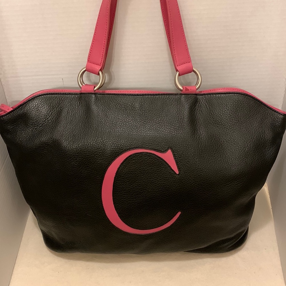 KELLY B BLACK SUPER SOFT LEATHER BAG W/HOT PINK TRIM INITIAL = “C”= ZIP CLOSE